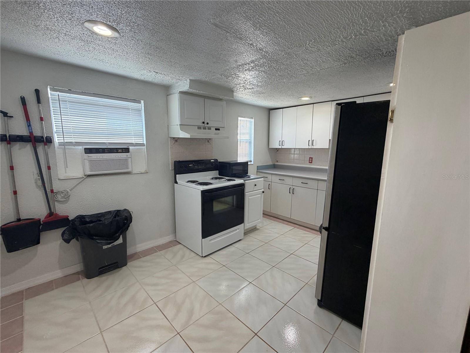 Listing photo id 37 for 1919 North A Street