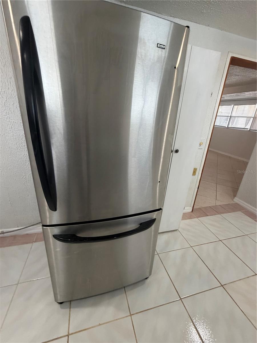 Listing photo id 40 for 1919 North A Street