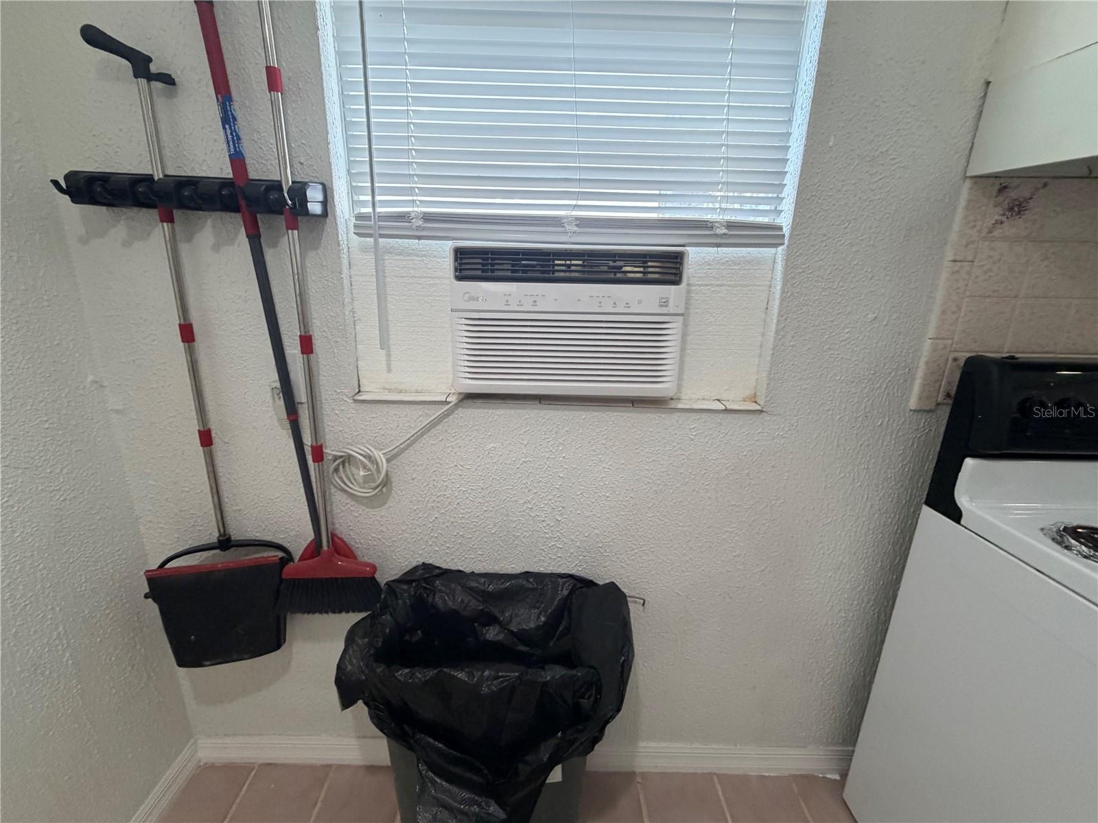 Listing photo id 41 for 1919 North A Street