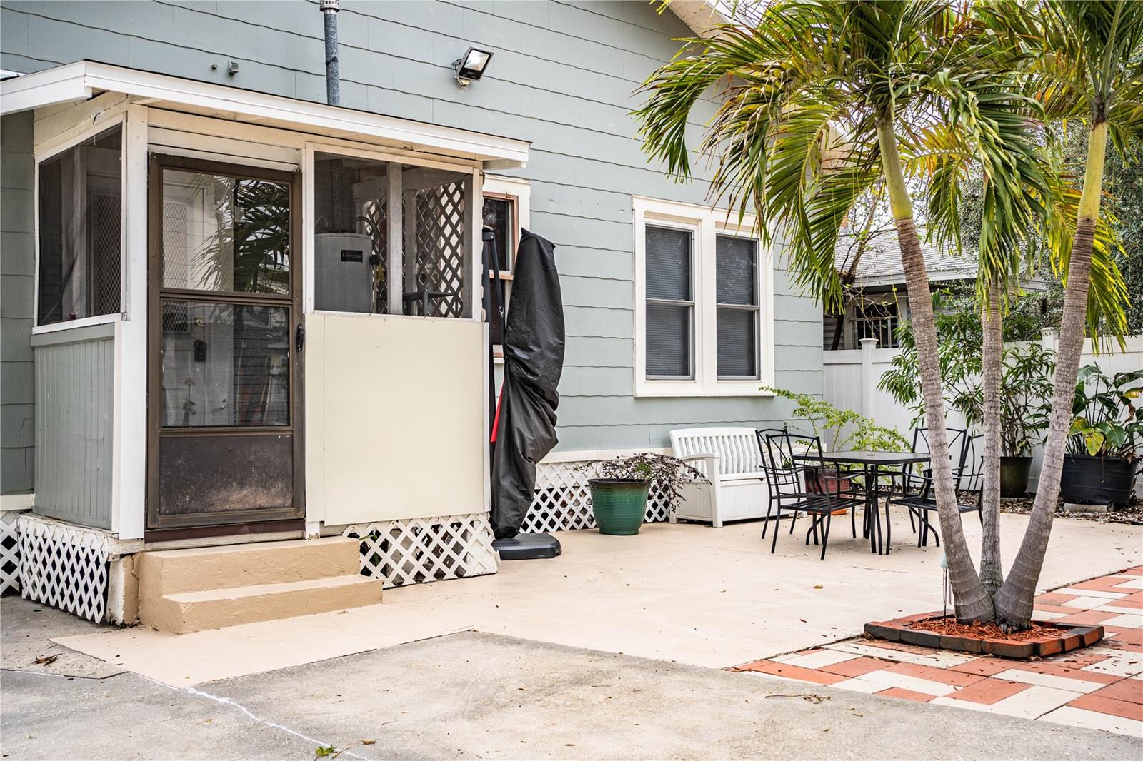 Listing photo id 6 for 1919 North A Street