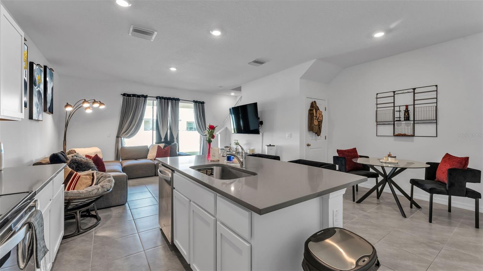 Listing photo id 8 for 3532 White Dandelion Court