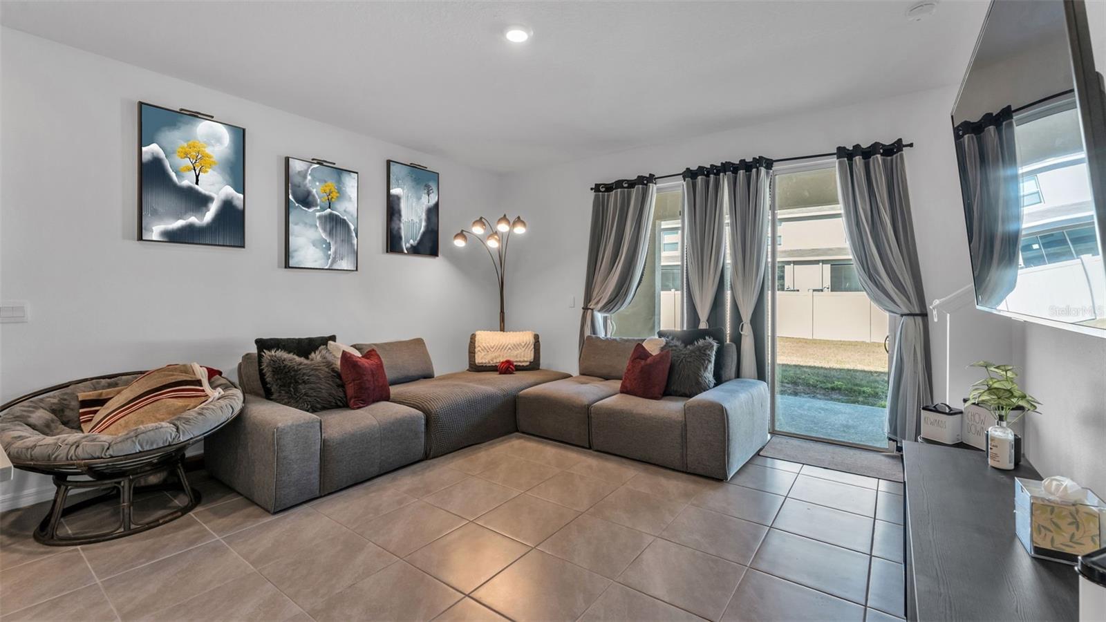 Listing photo id 10 for 3532 White Dandelion Court