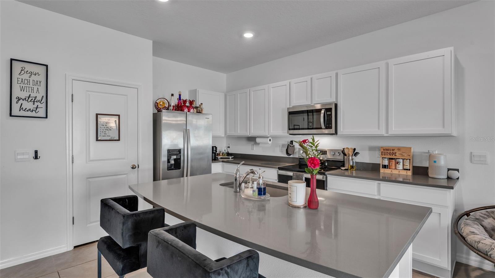 Listing photo id 5 for 3532 White Dandelion Court