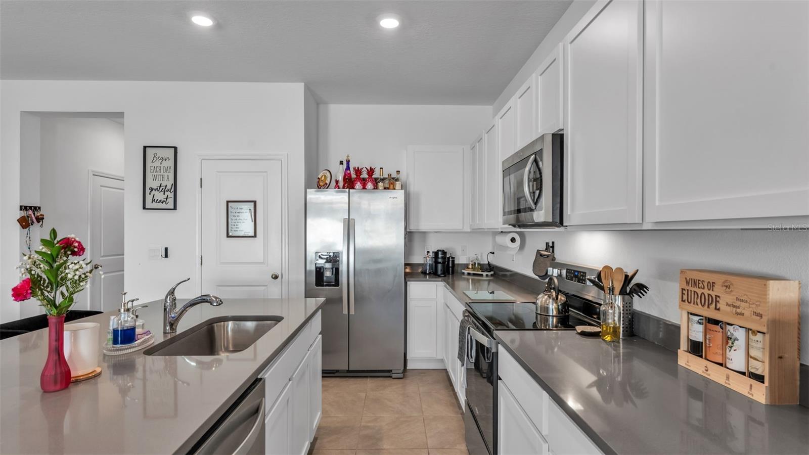 Listing photo id 7 for 3532 White Dandelion Court