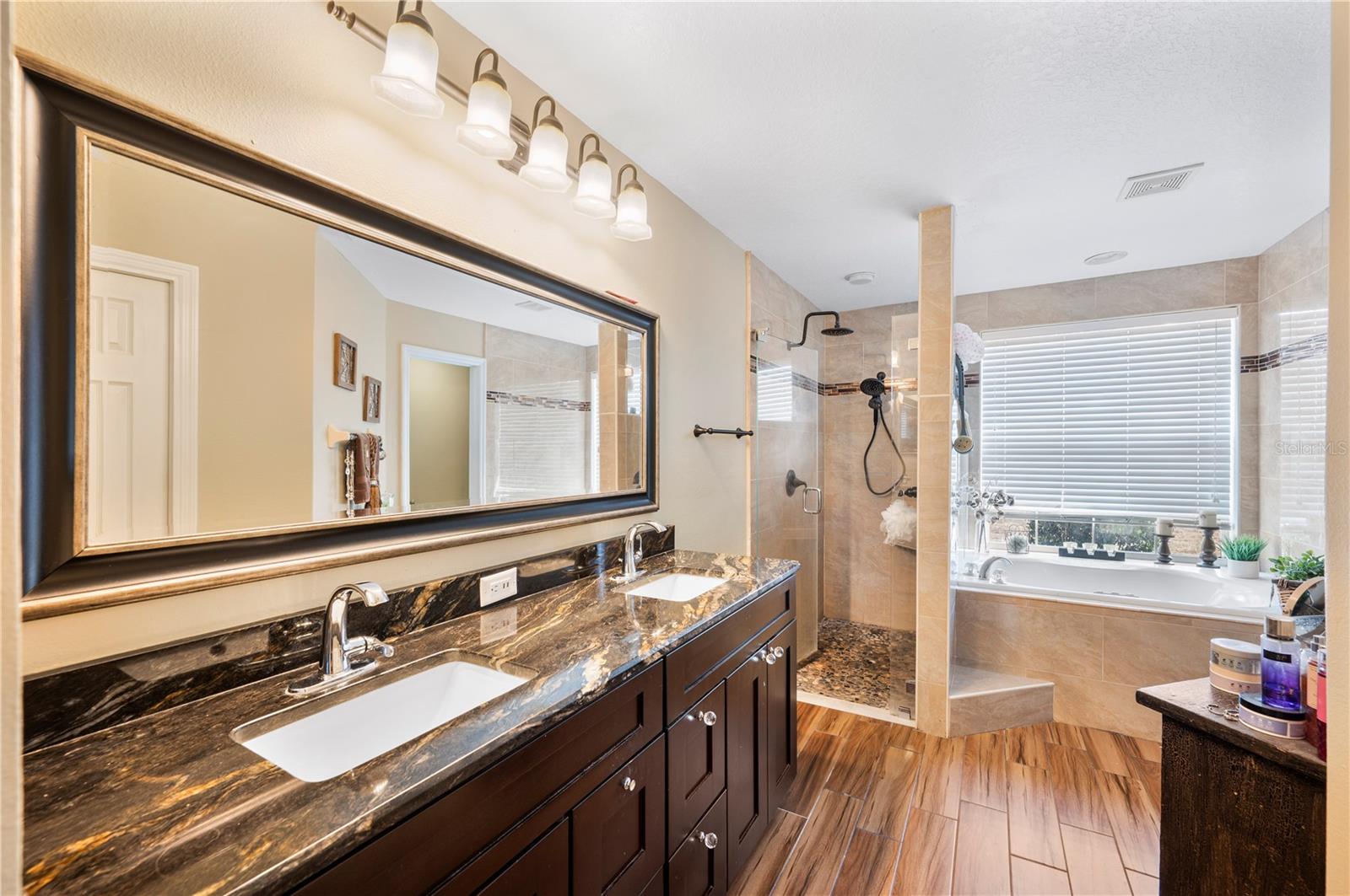 Image 23 of 55 For 4403 Avondale Groves Street