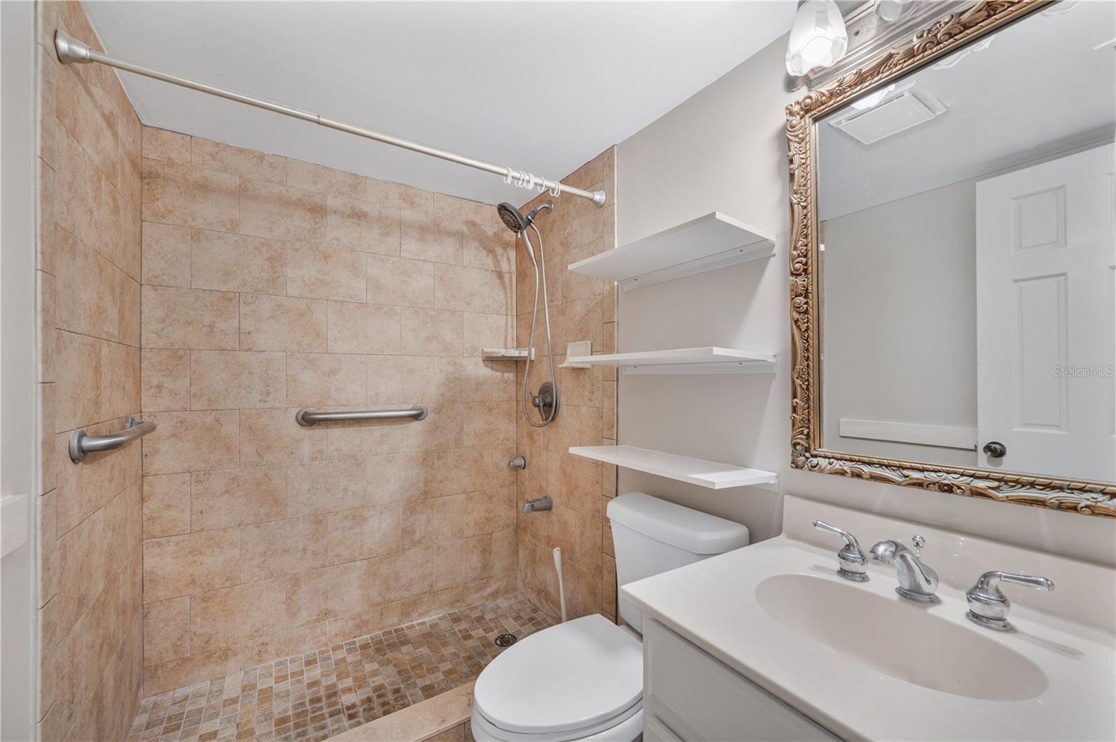 Image 11 of 27 For 1920 Edgewood Drive L5