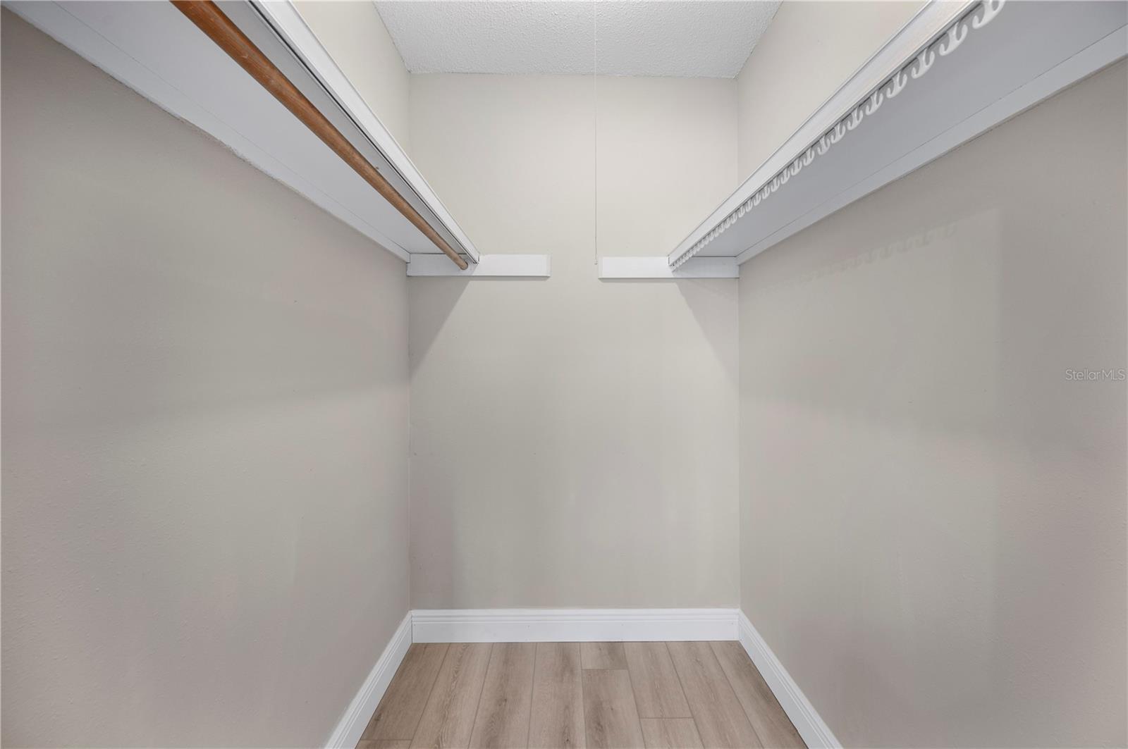 Image 12 of 27 For 1920 Edgewood Drive L5