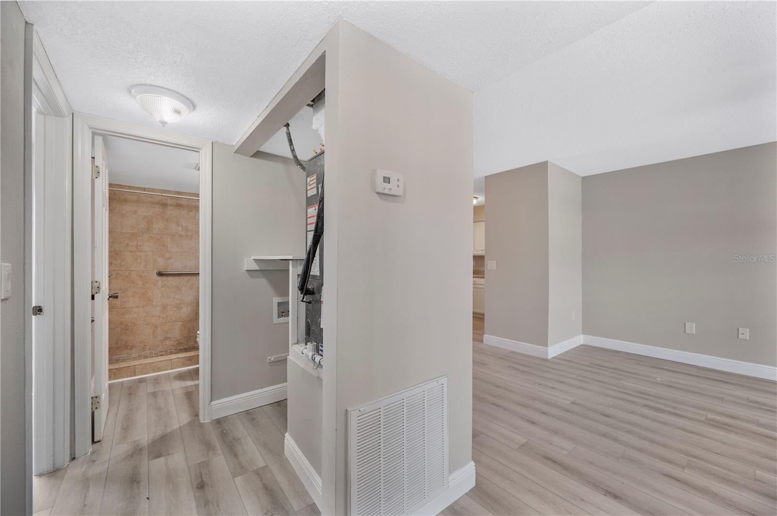 Image 15 of 27 For 1920 Edgewood Drive L5