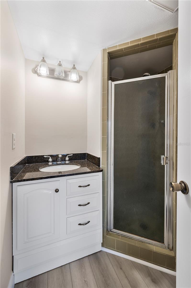 Image 16 of 27 For 1920 Edgewood Drive L5