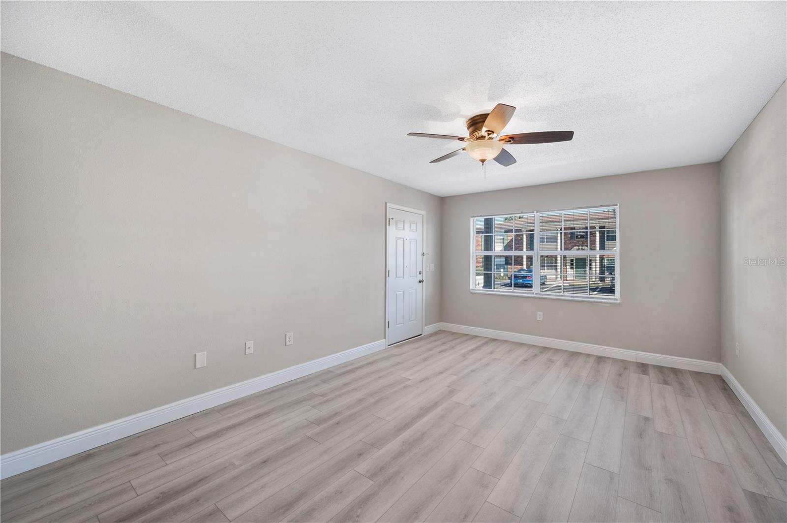 Image 19 of 27 For 1920 Edgewood Drive L5