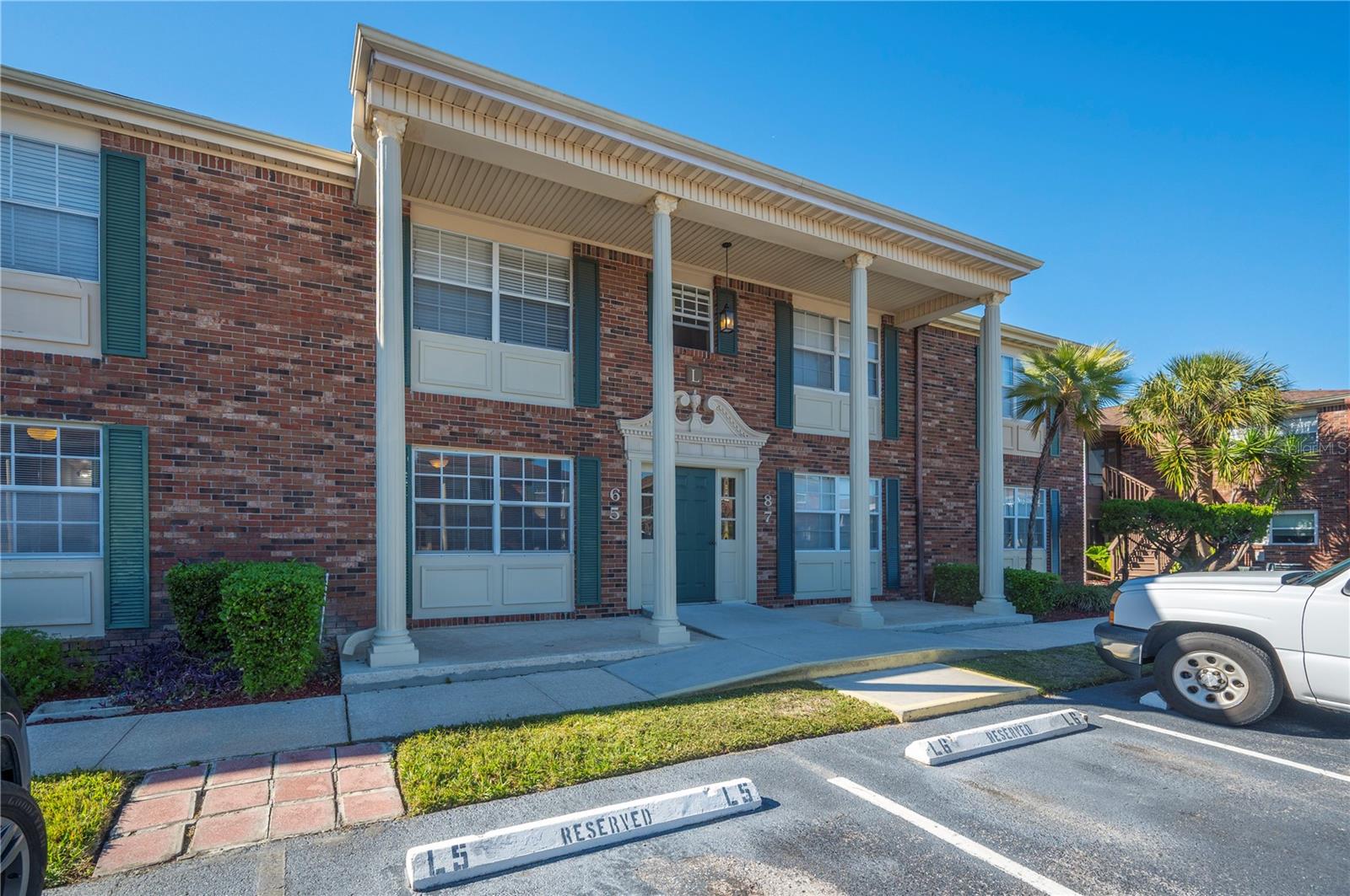 Image 2 of 27 For 1920 Edgewood Drive L5