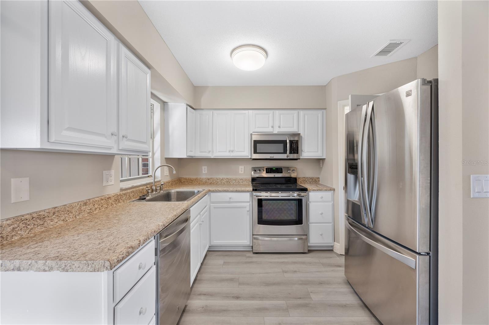 Image 6 of 27 For 1920 Edgewood Drive L5