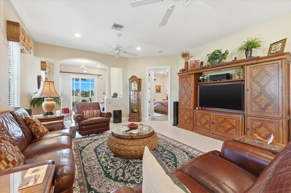 Image 18 of 47 For 451 Motorcoach Drive S