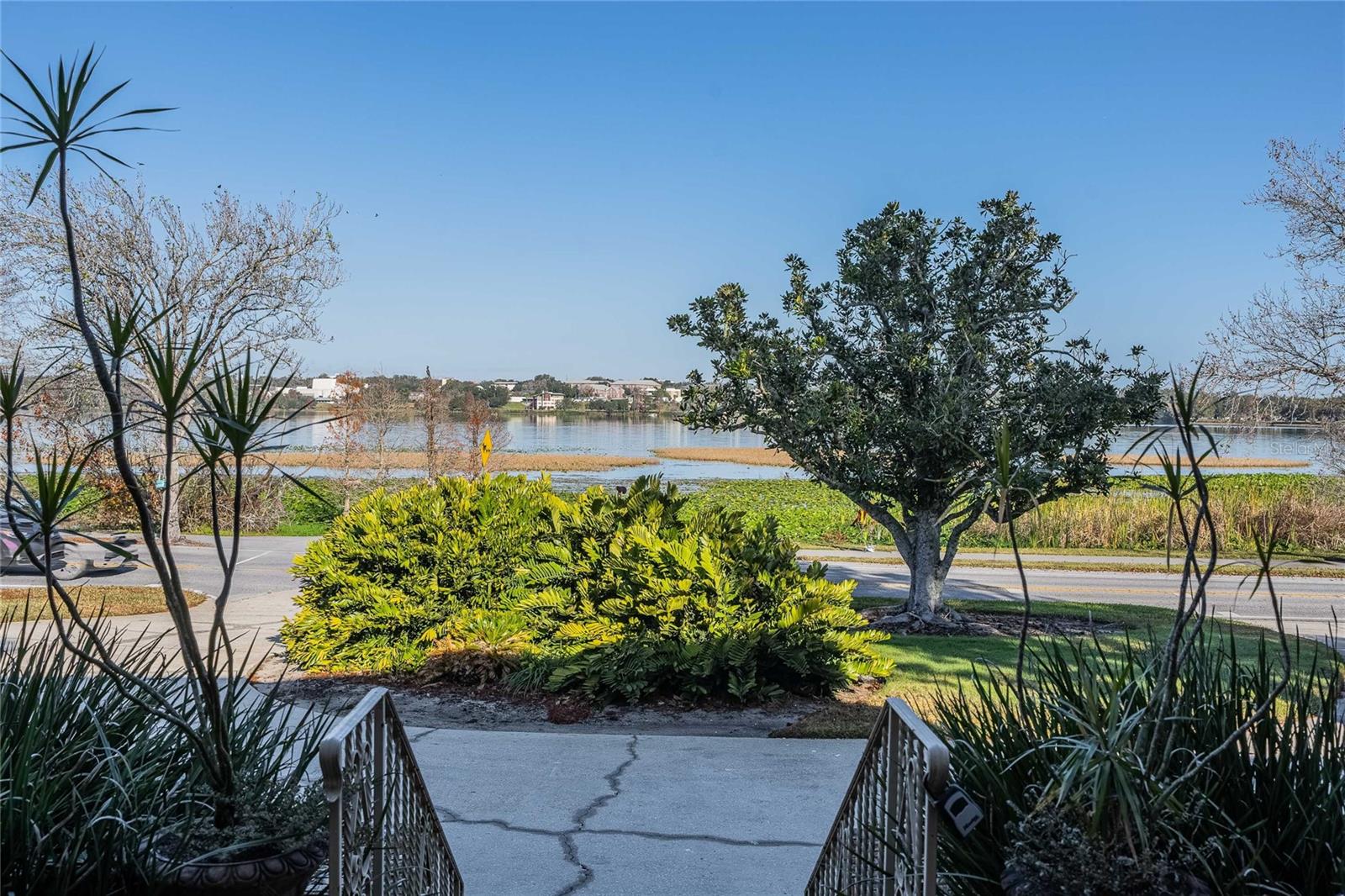 Image 4 of 72 For 555 Lake Hollingsworth Drive