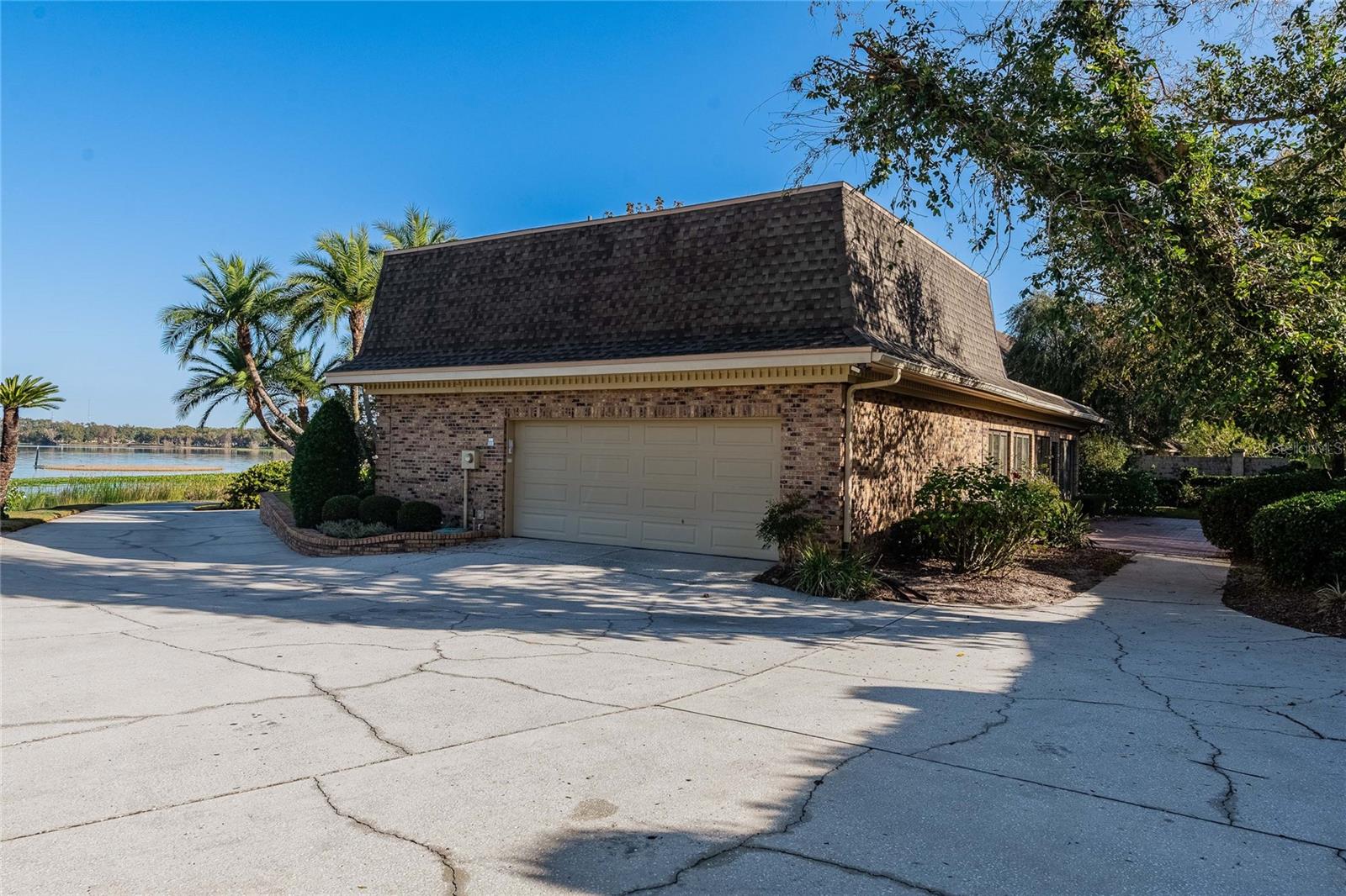 Image 62 of 72 For 555 Lake Hollingsworth Drive