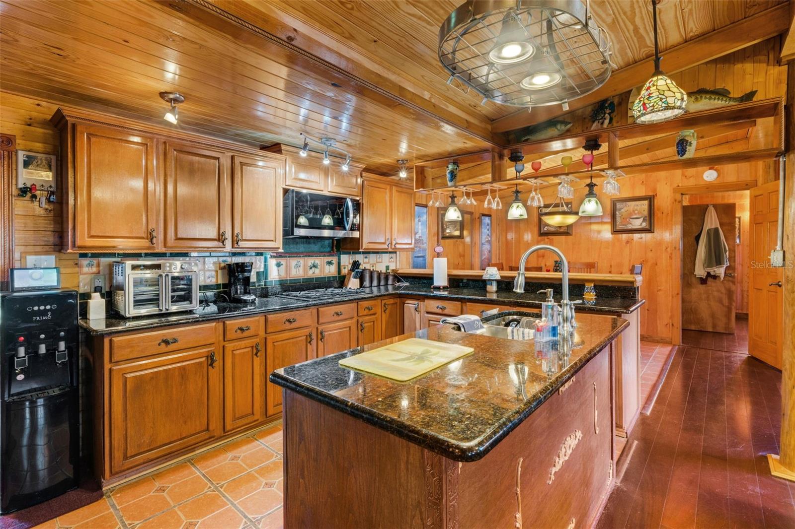 Image 10 of 47 For 2350 Lakeview Drive