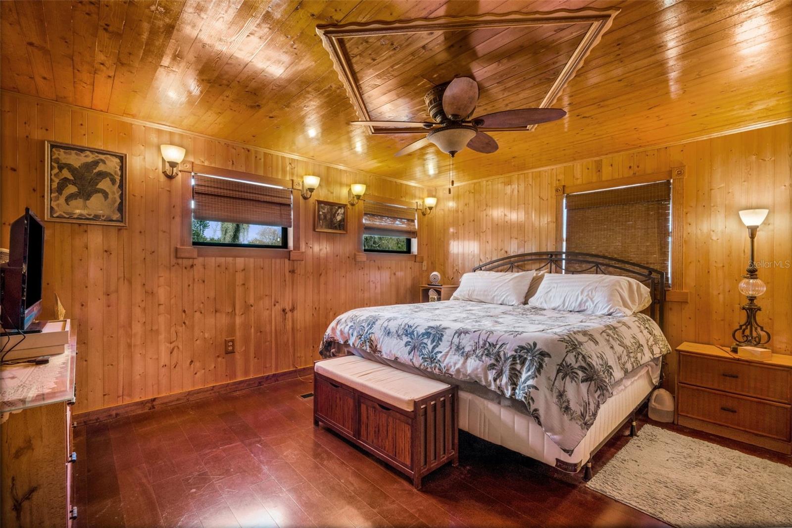 Image 14 of 47 For 2350 Lakeview Drive