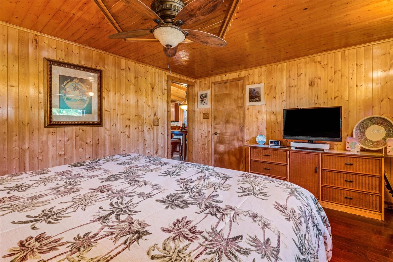 Image 16 of 47 For 2350 Lakeview Drive