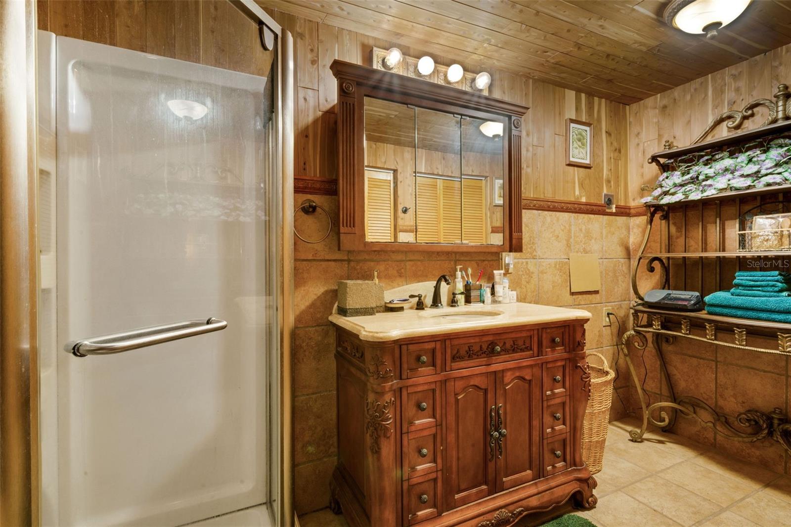 Image 17 of 47 For 2350 Lakeview Drive