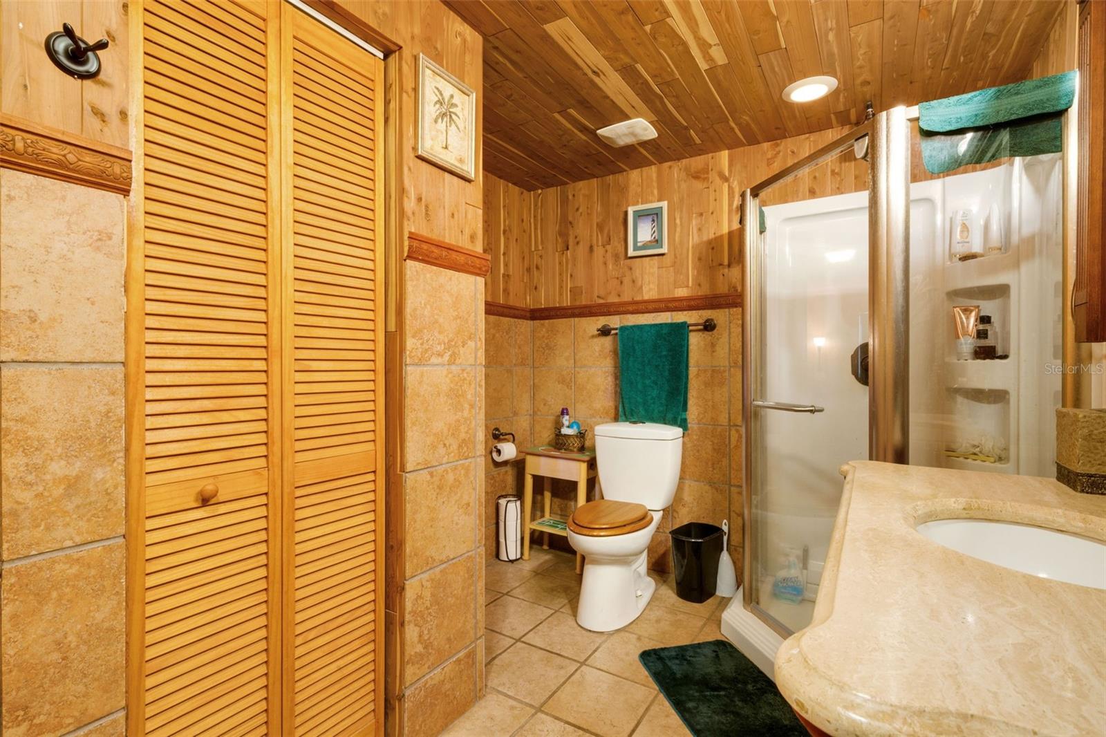 Image 18 of 47 For 2350 Lakeview Drive