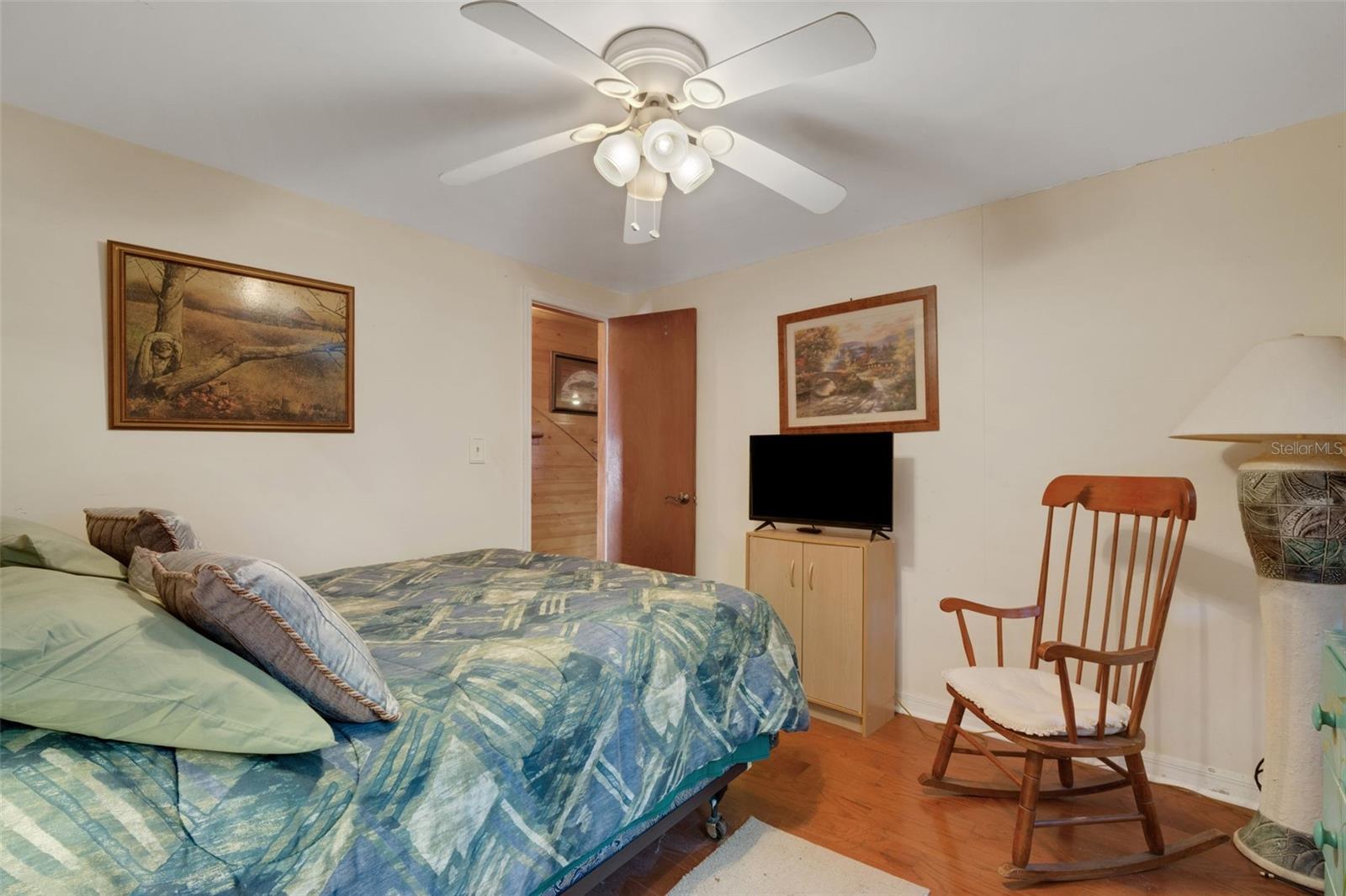 Image 20 of 47 For 2350 Lakeview Drive