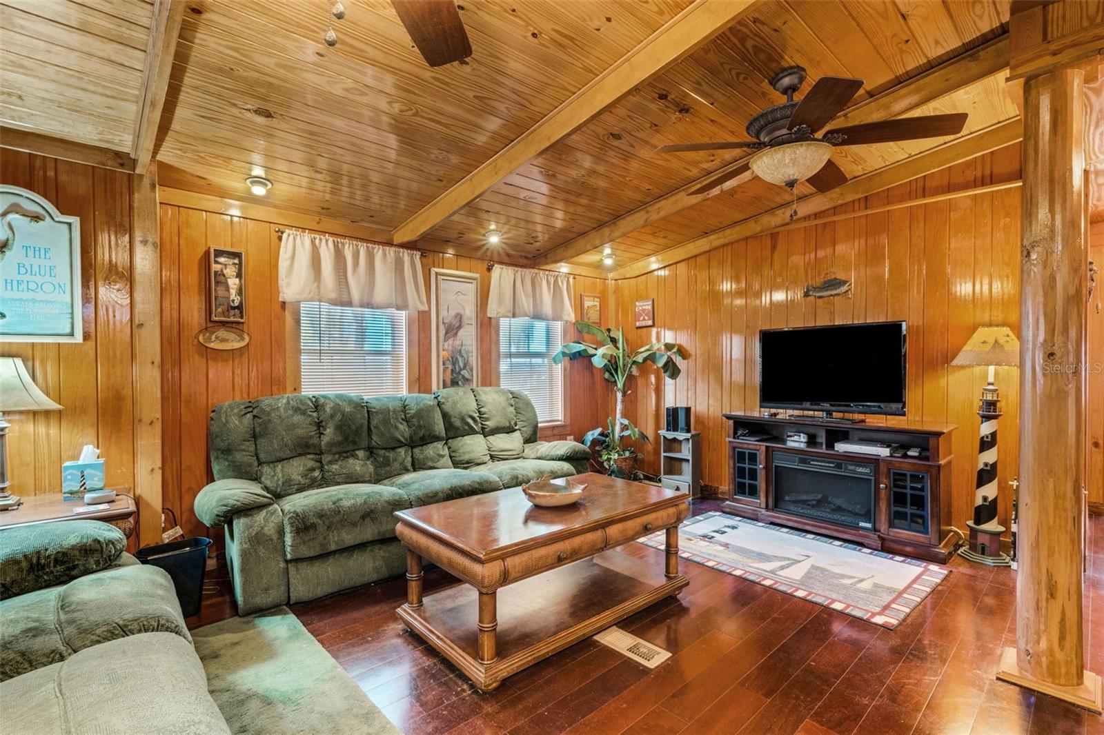 Image 5 of 47 For 2350 Lakeview Drive