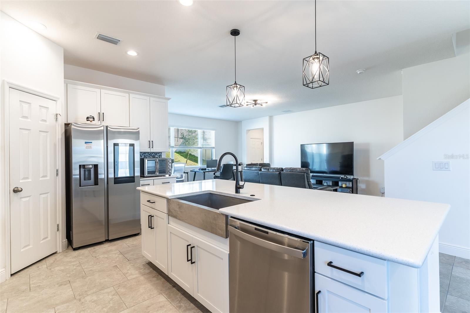 Image 2 of 39 For 622 Bellingham Way