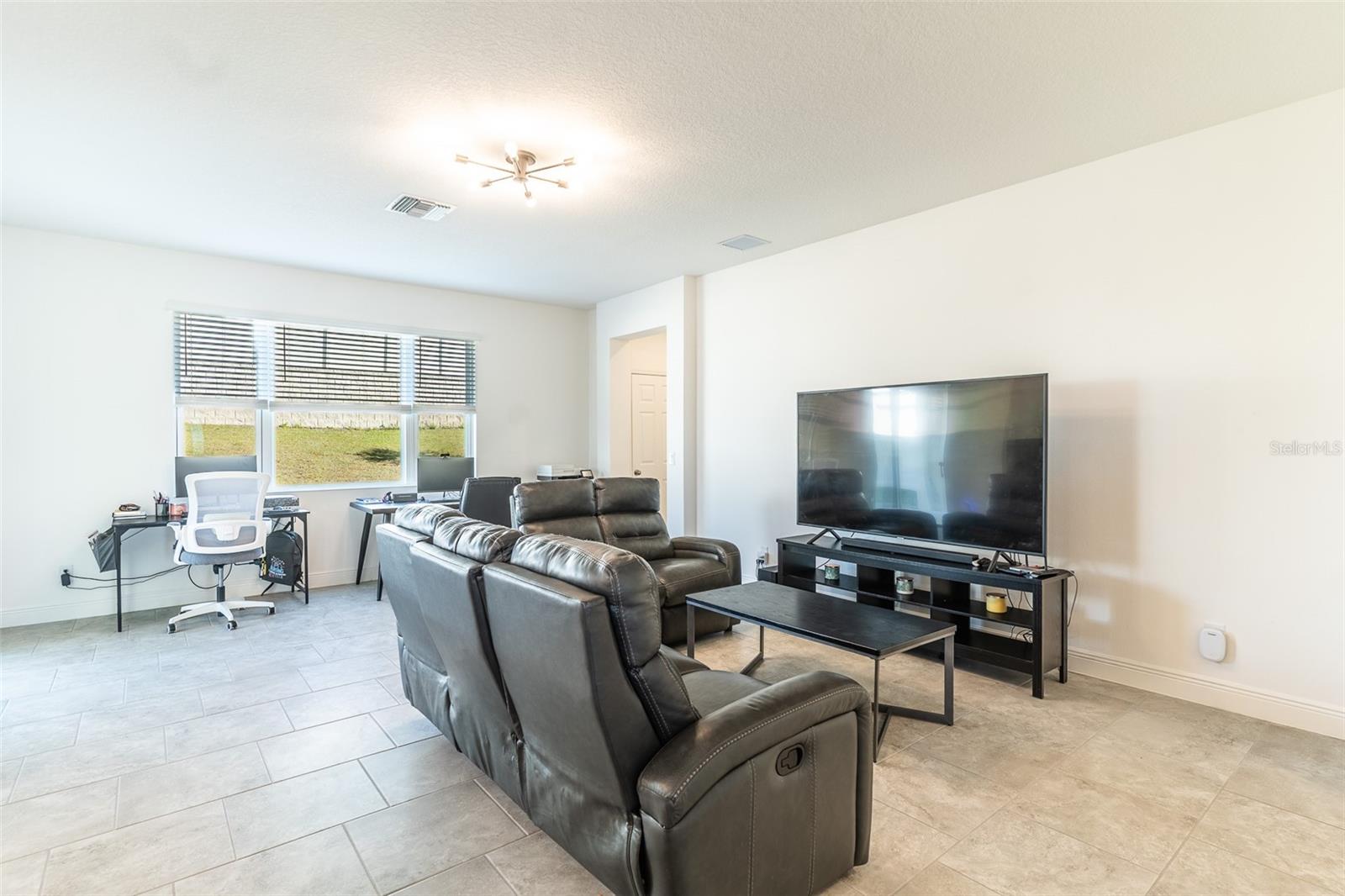 Image 7 of 39 For 622 Bellingham Way