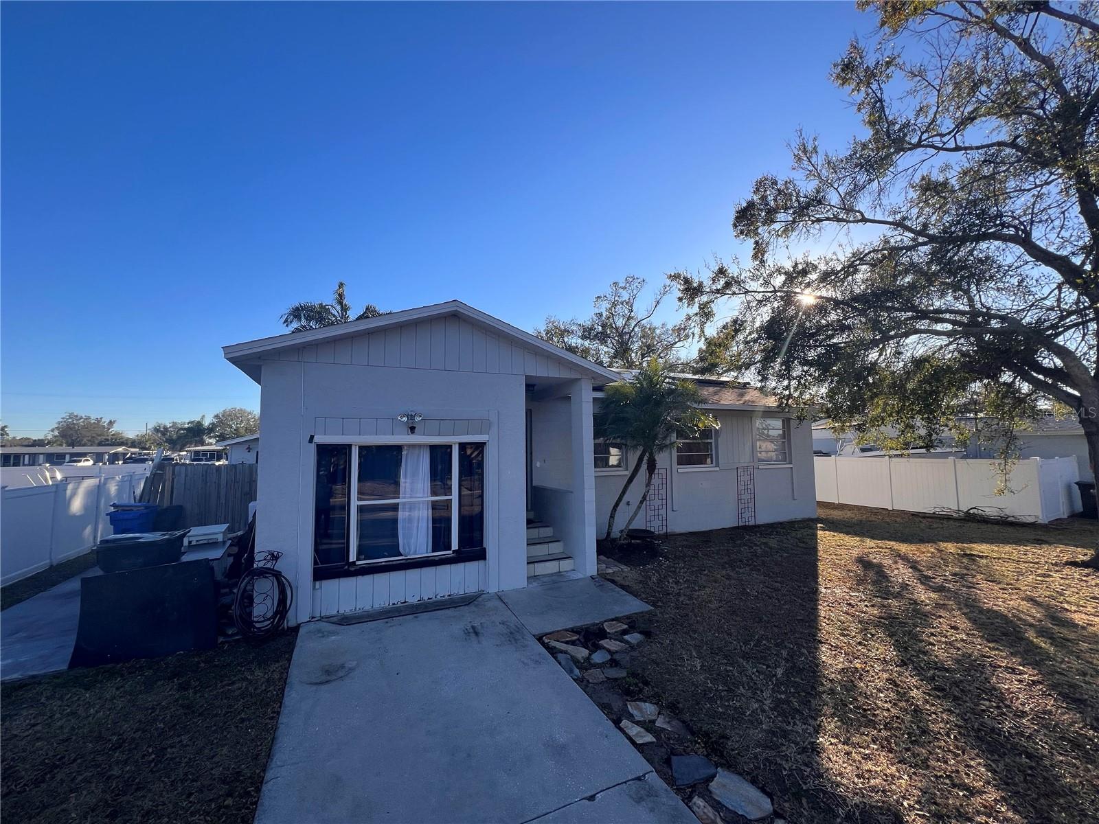 Listing photo id 0 for 520 Fairhope Drive