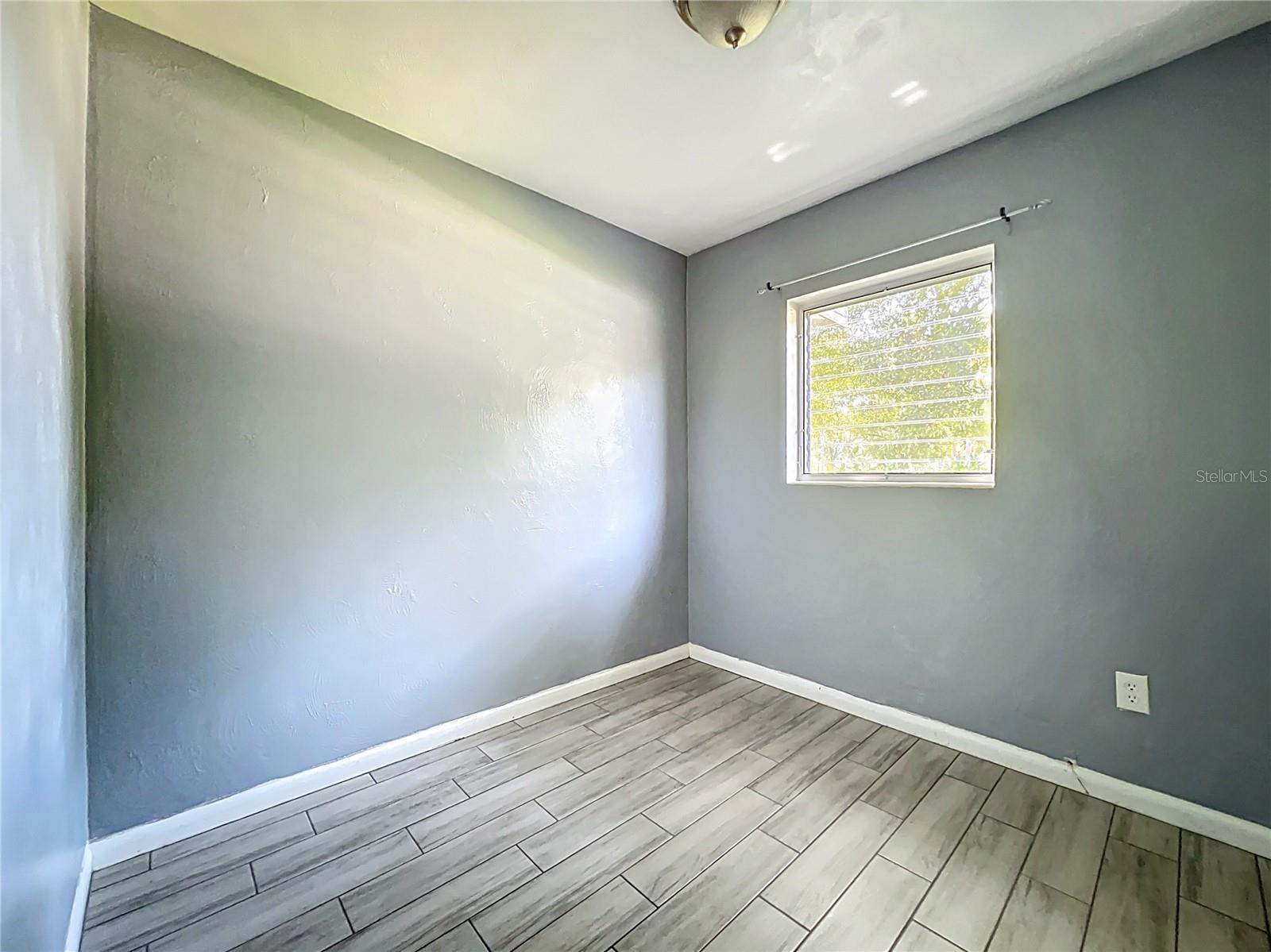 Image 15 of 42 For 1025 Central Avenue