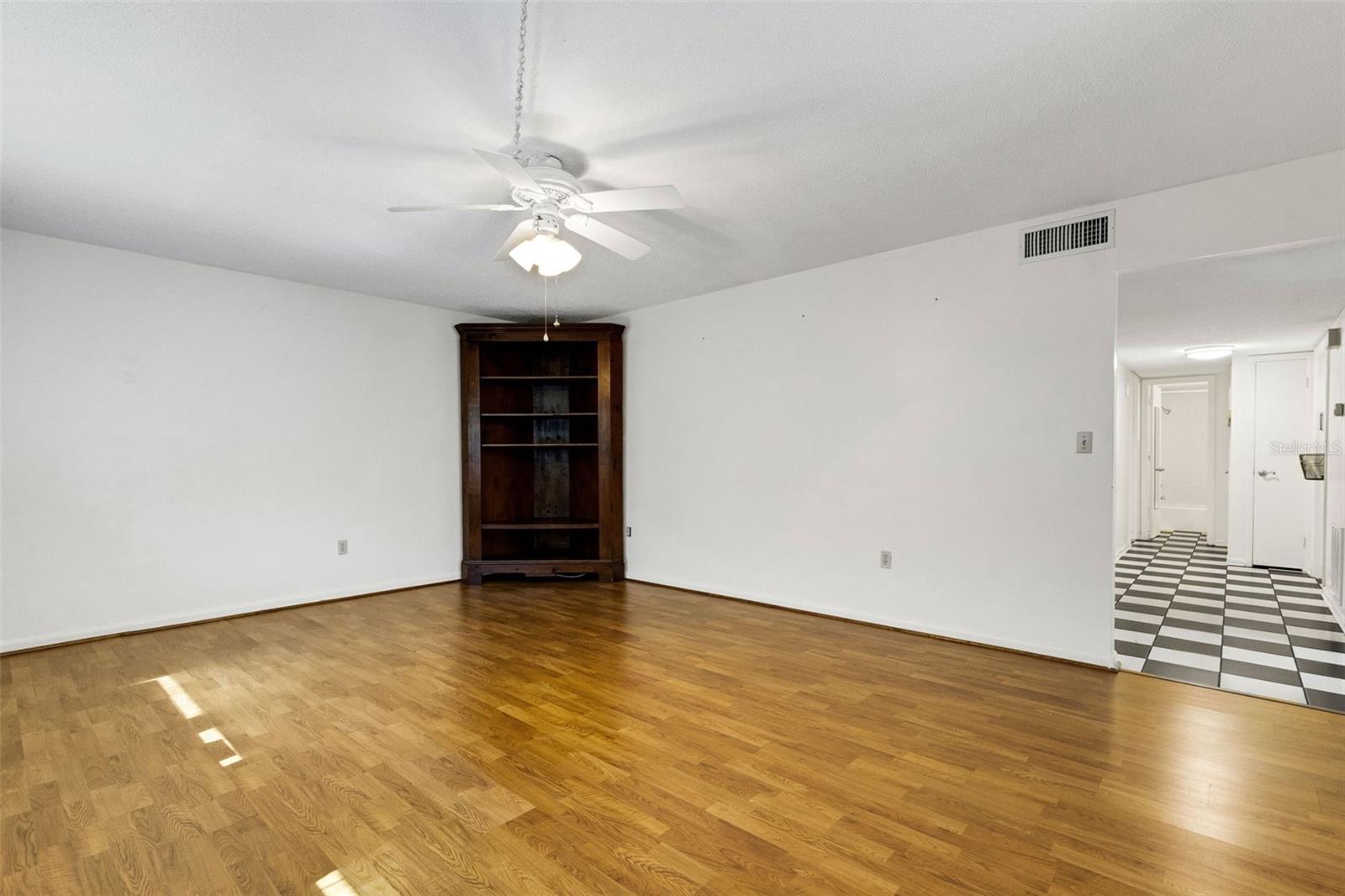 Image 10 of 35 For 512 Cameo Drive