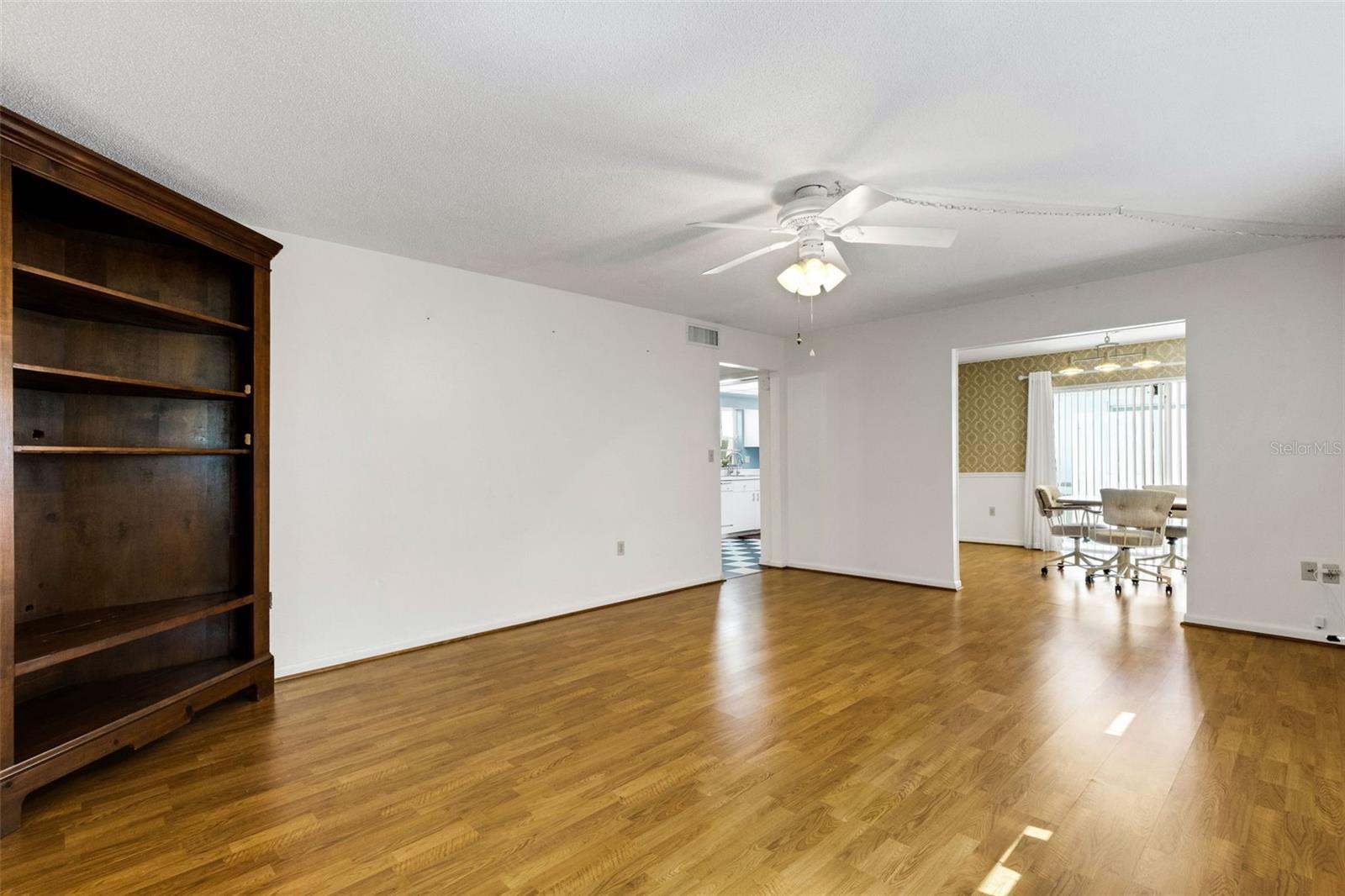 Image 11 of 35 For 512 Cameo Drive