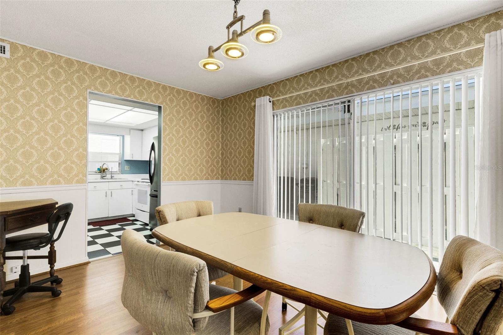 Image 13 of 35 For 512 Cameo Drive