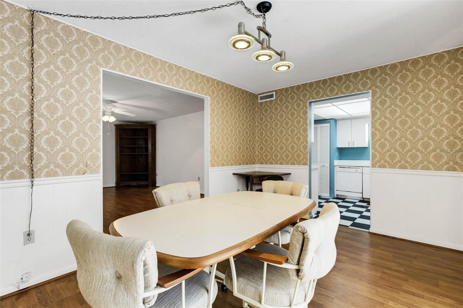 Image 14 of 35 For 512 Cameo Drive