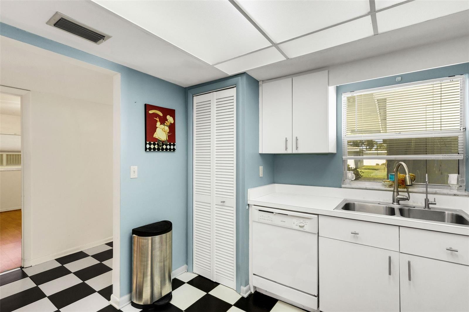 Image 20 of 35 For 512 Cameo Drive