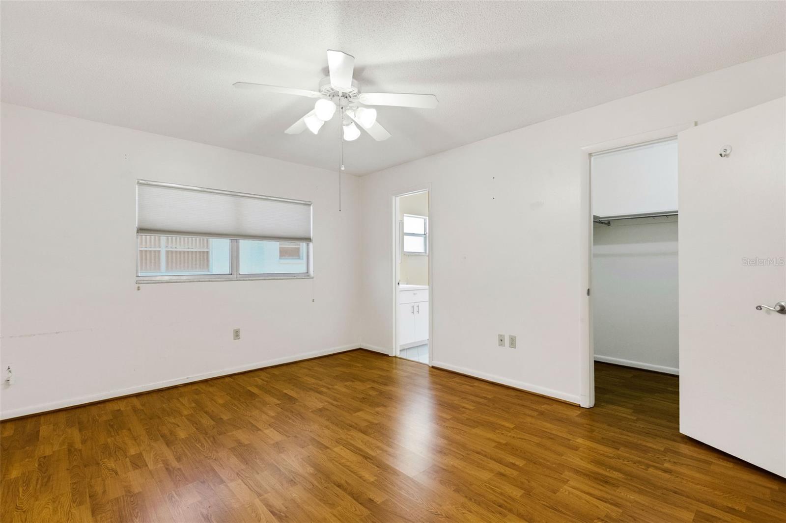 Image 21 of 35 For 512 Cameo Drive