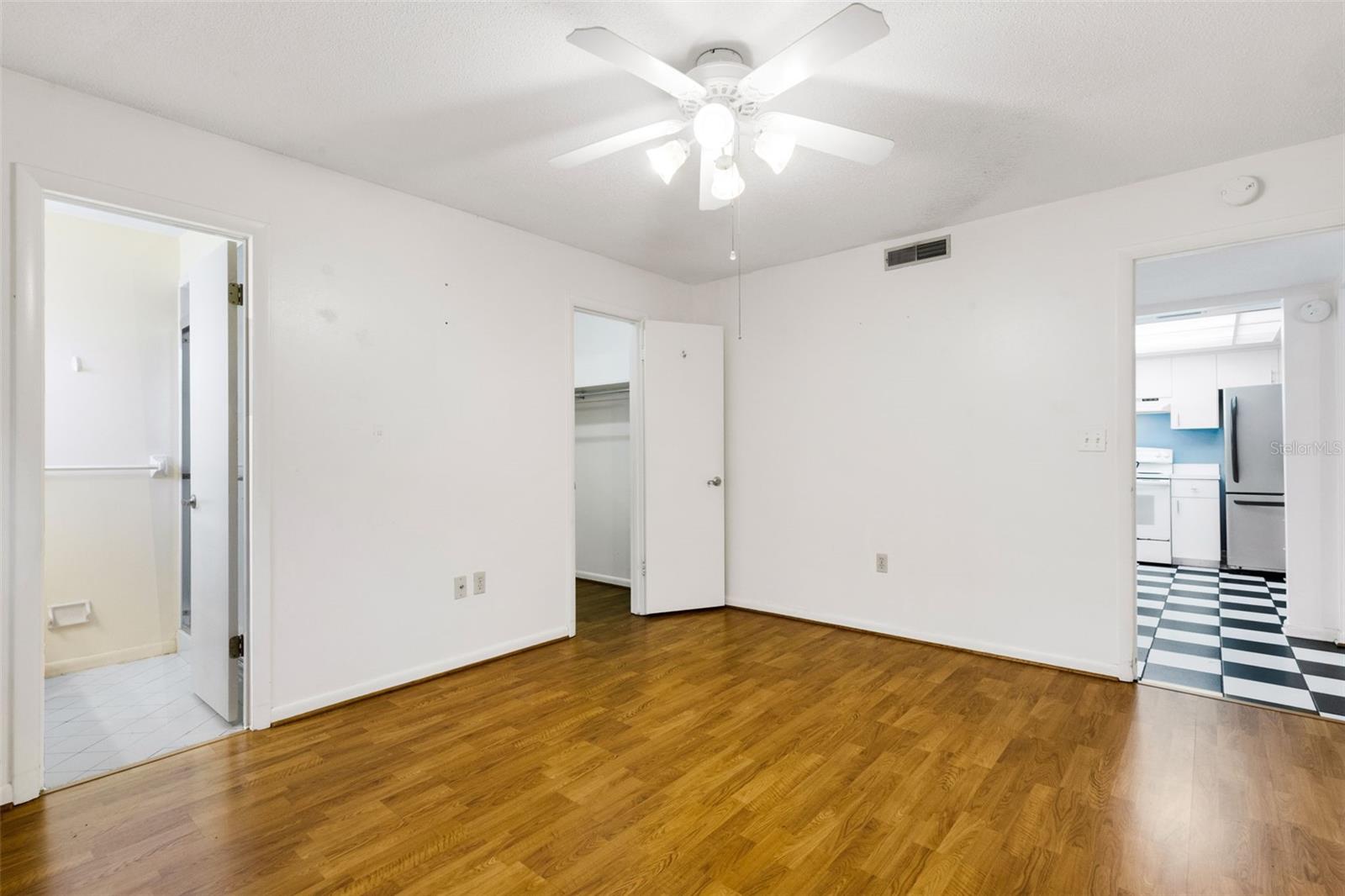 Image 22 of 35 For 512 Cameo Drive