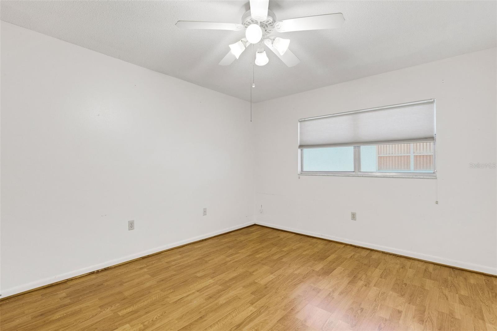 Image 24 of 35 For 512 Cameo Drive