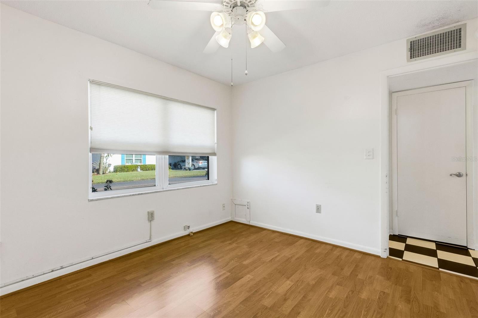 Image 28 of 35 For 512 Cameo Drive