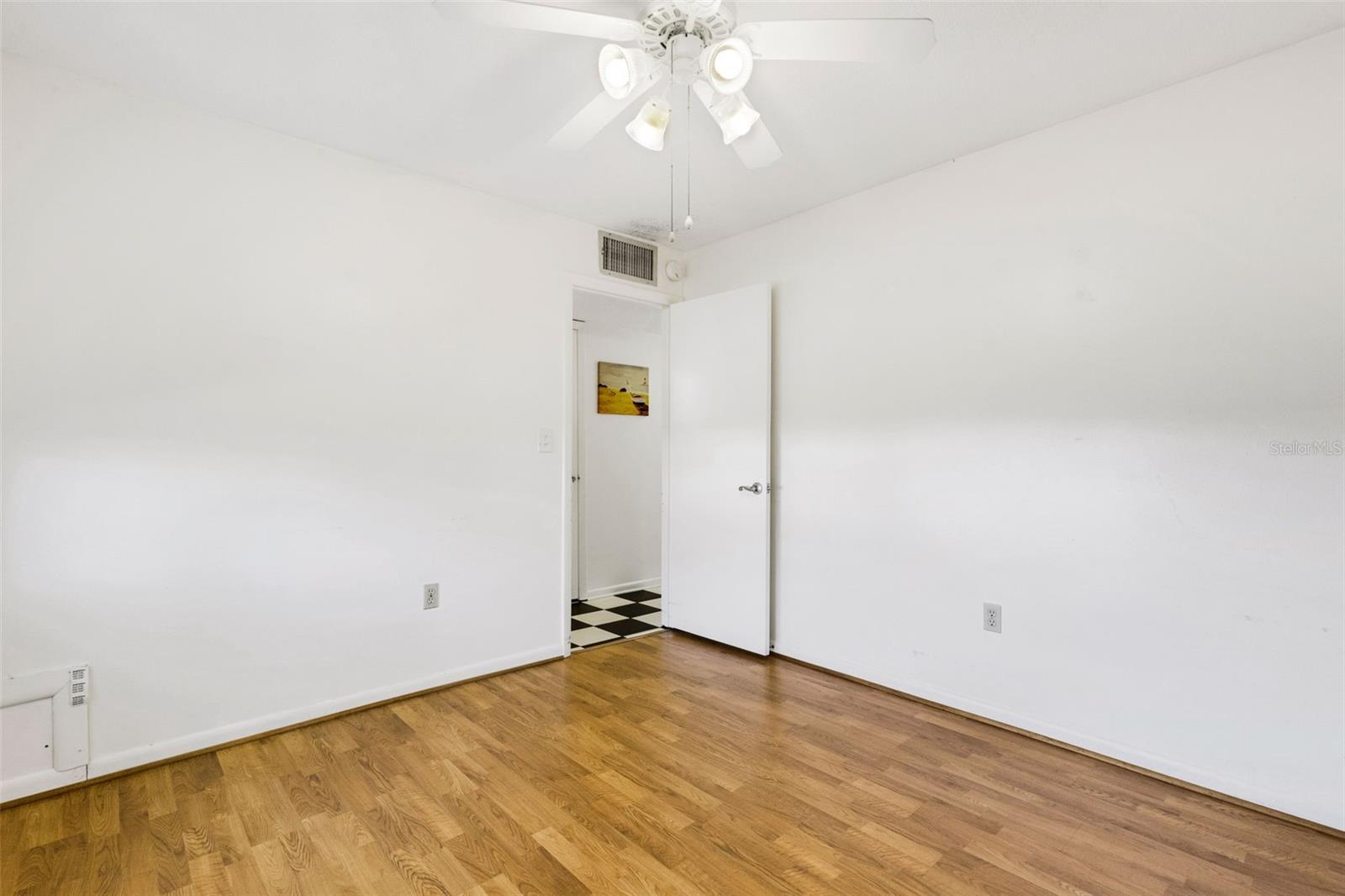 Image 29 of 35 For 512 Cameo Drive