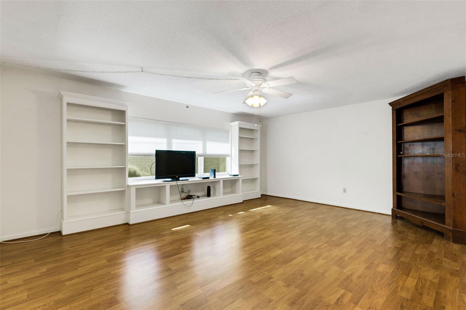 Image 9 of 35 For 512 Cameo Drive