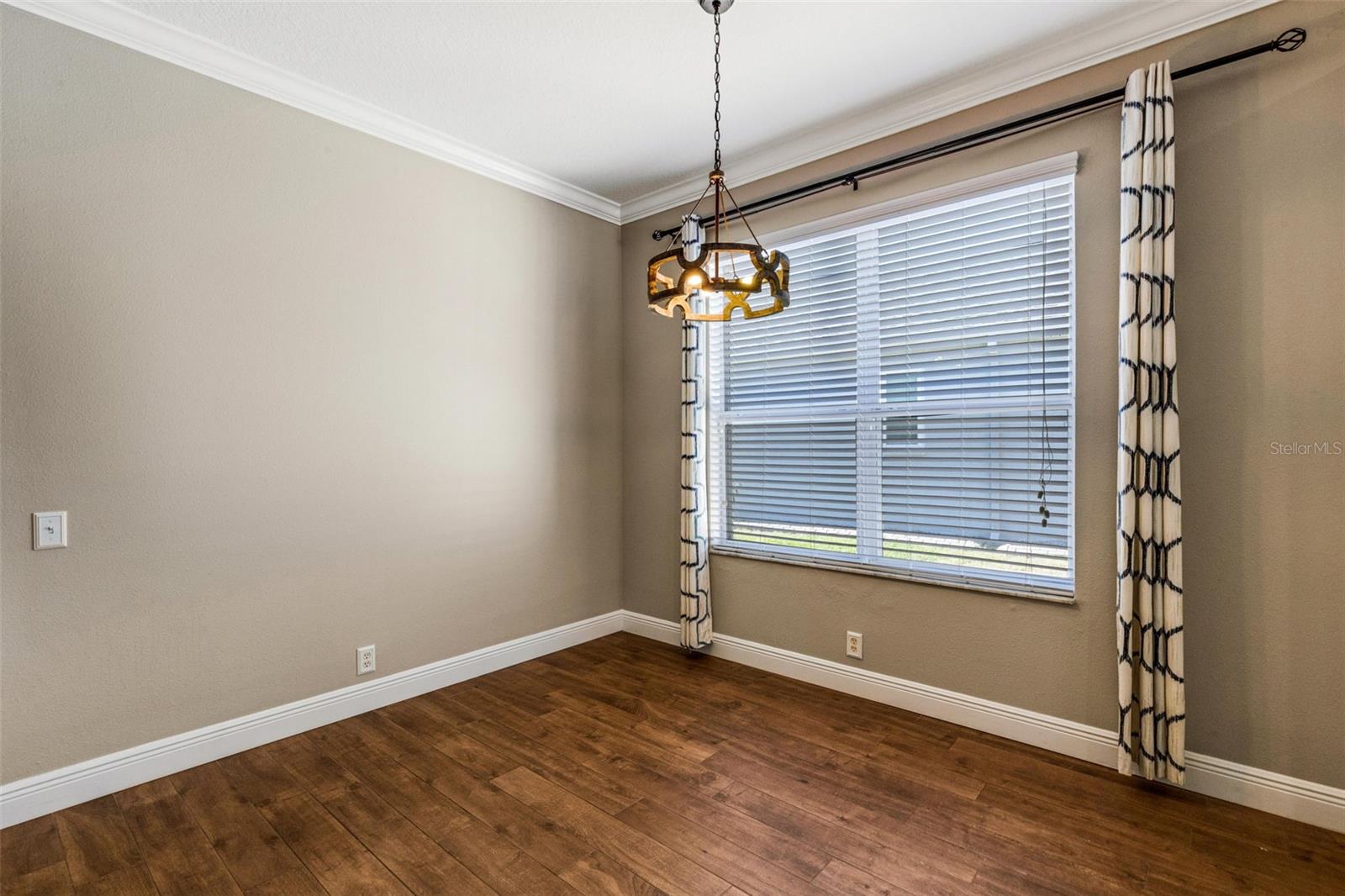 Image 17 of 59 For 3906 Whistlewood Circle