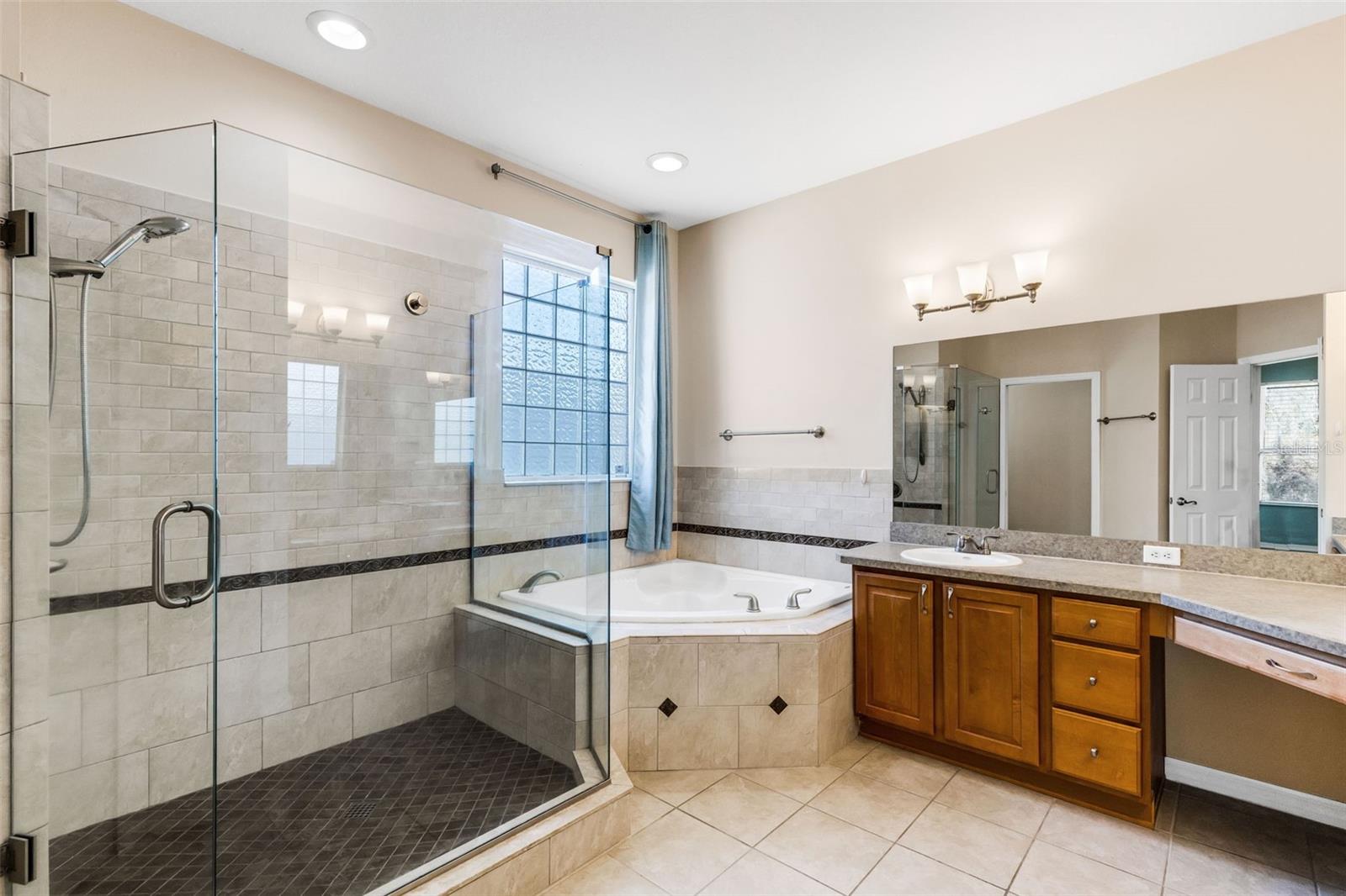 Image 34 of 59 For 3906 Whistlewood Circle