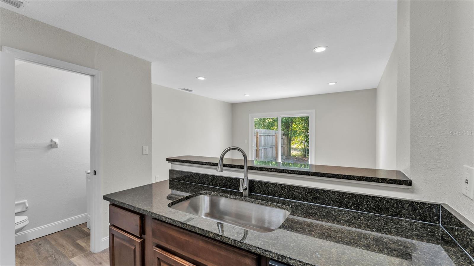 Image 10 of 12 For 1100 Lowry Avenue 38