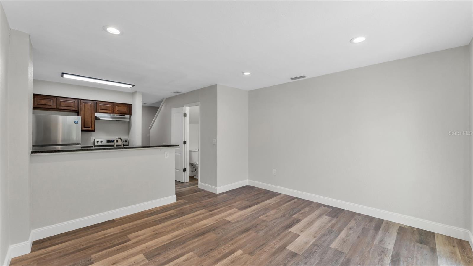 Image 9 of 12 For 1100 Lowry Avenue 38