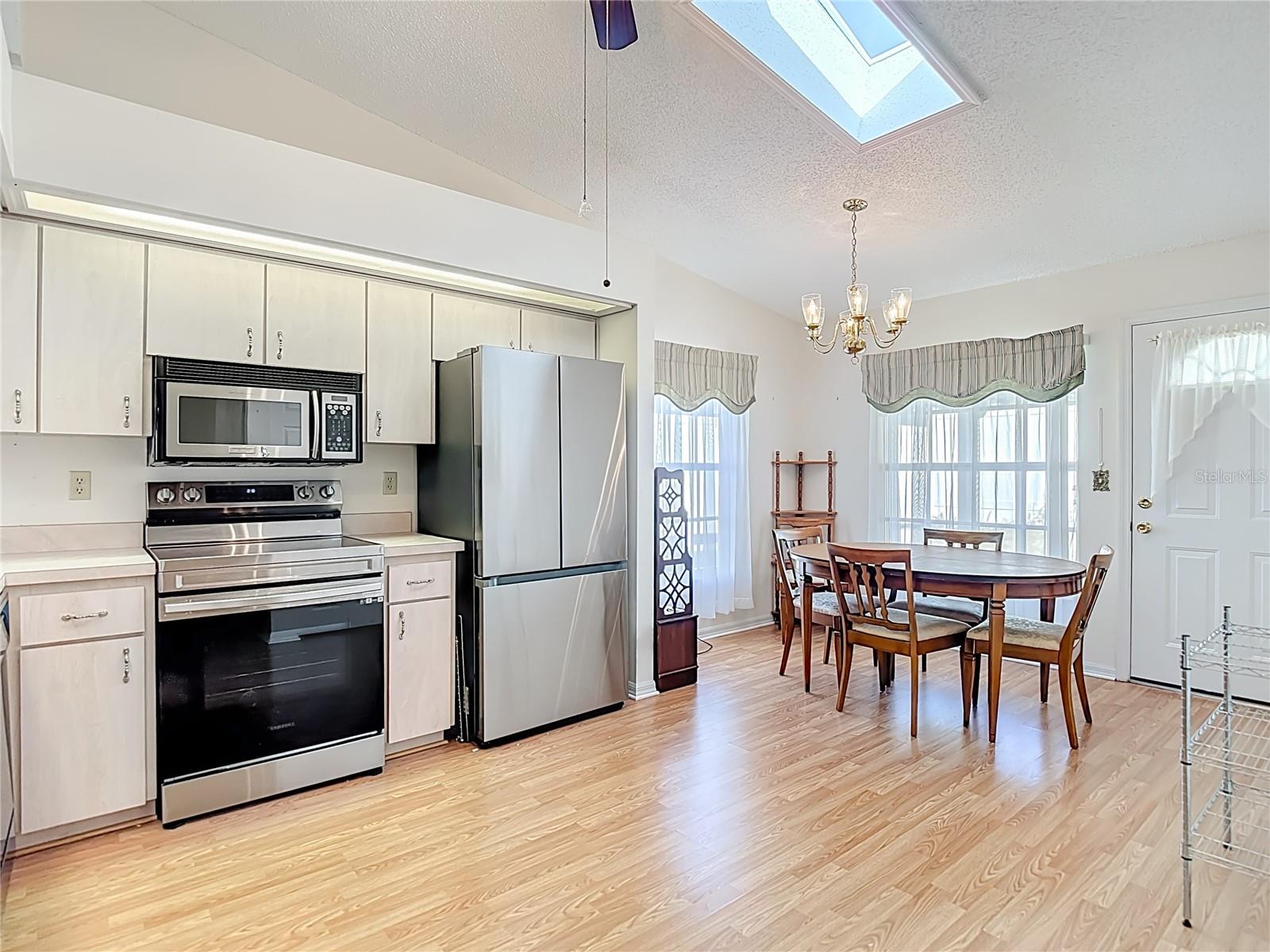 Image 11 of 58 For 38460 Cottonwood Place 38460