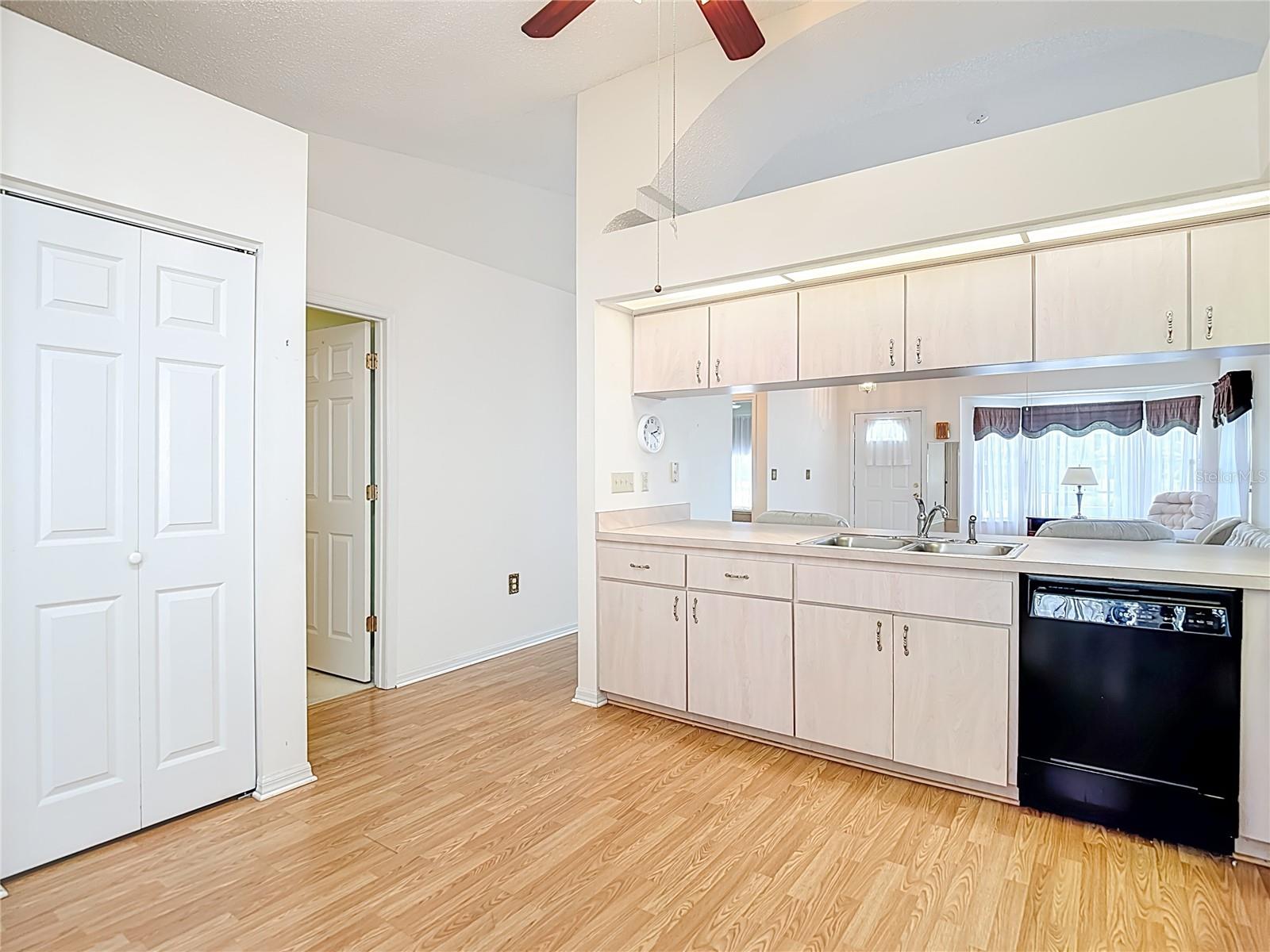 Image 14 of 58 For 38460 Cottonwood Place 38460