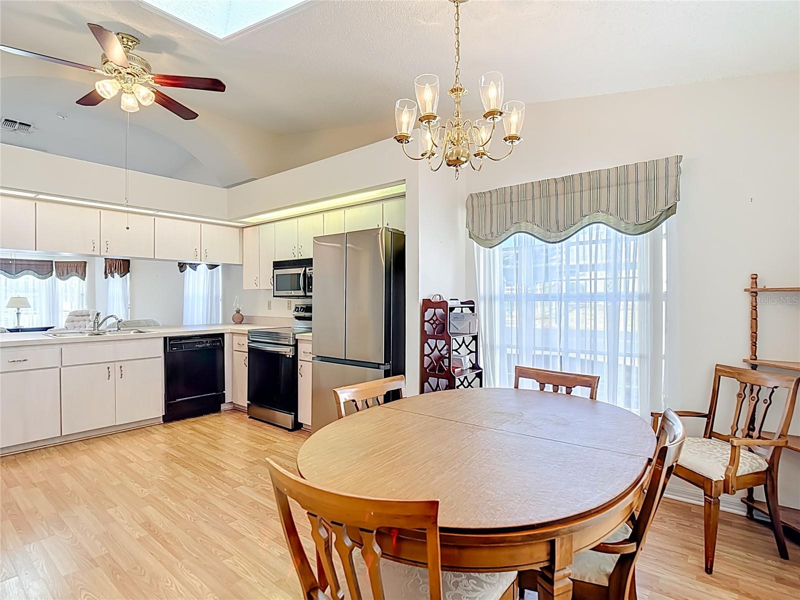 Image 19 of 58 For 38460 Cottonwood Place 38460