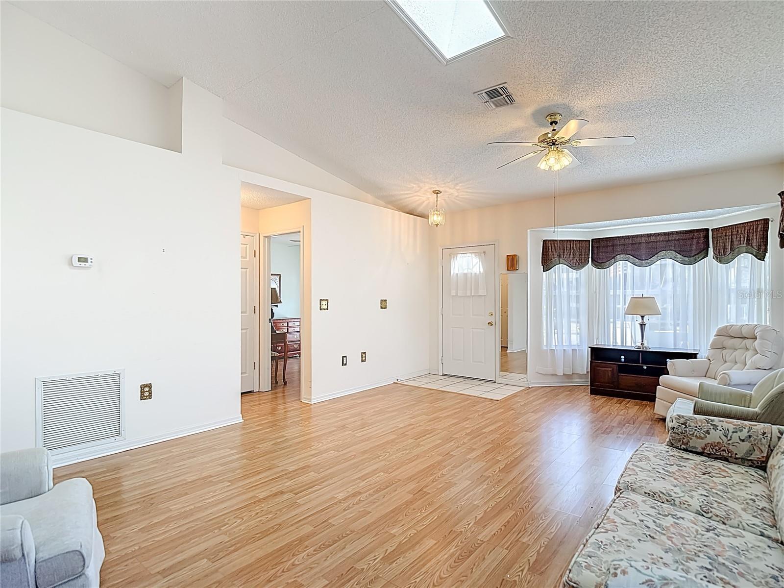 Image 8 of 58 For 38460 Cottonwood Place 38460