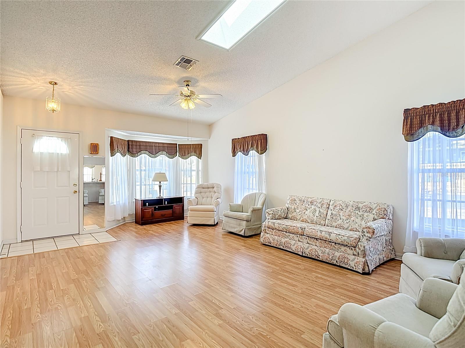 Image 9 of 58 For 38460 Cottonwood Place 38460